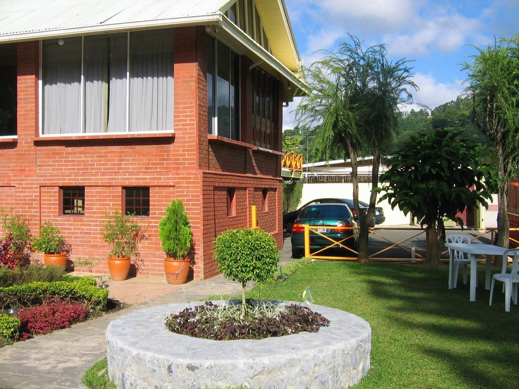 Heritage Inn Trinidad Belmont Exteriér fotografie