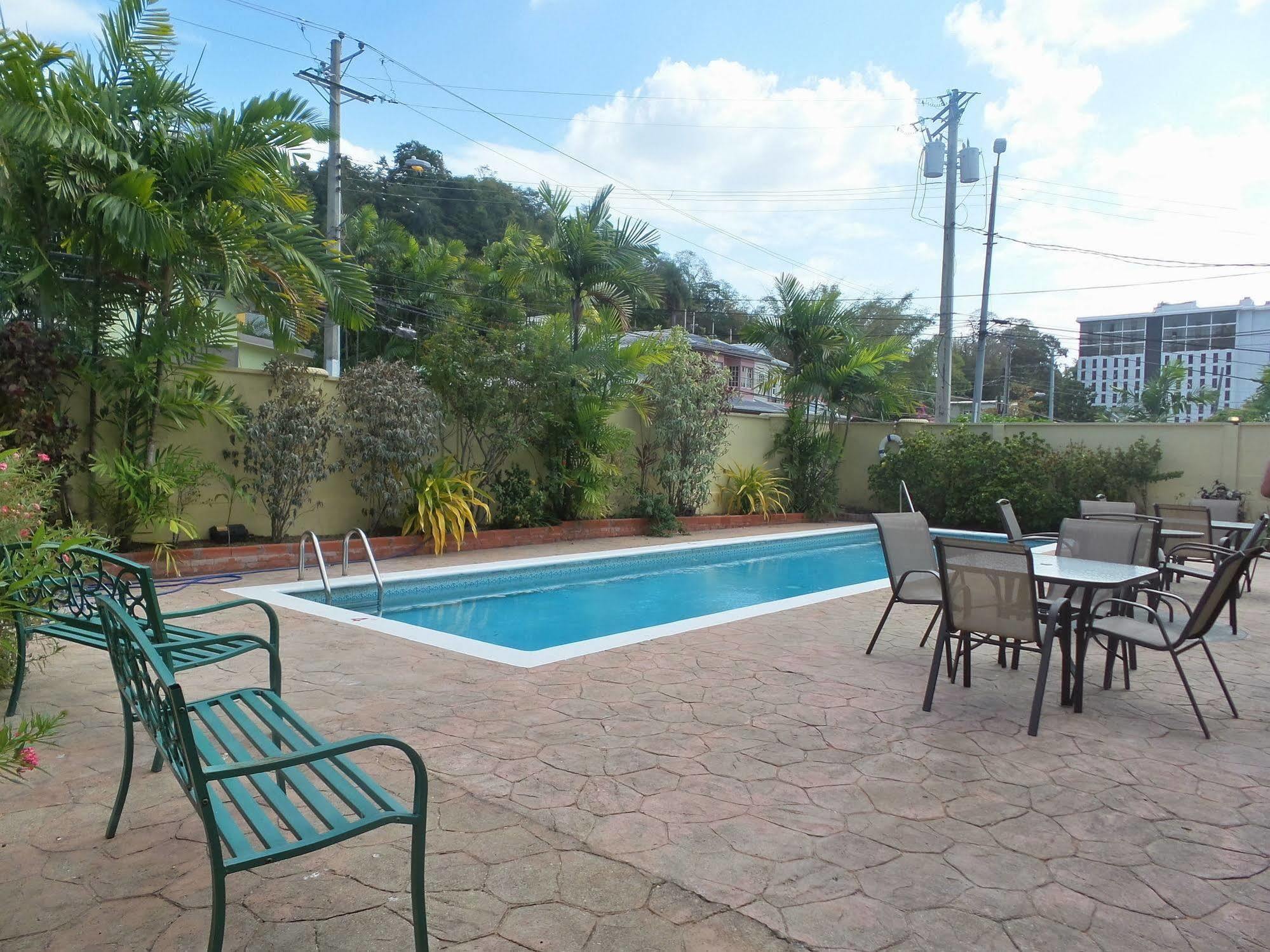 Heritage Inn Trinidad Belmont Exteriér fotografie